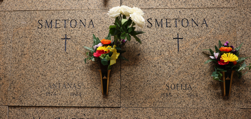 grave of Antanas Smetona at All Soul's Cemetery in Chardon, Ohio 