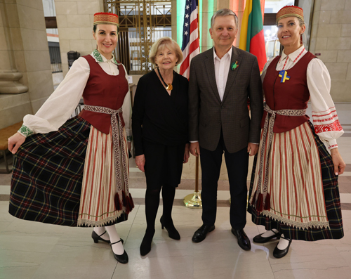 Ingrida Bublys and Consul General Jablonskas with Svyturys dancers