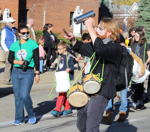 Day of the Dead Skulls and Skeletons Parade in Cleveland 2022