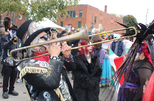 Day of the Dead Parade attendees