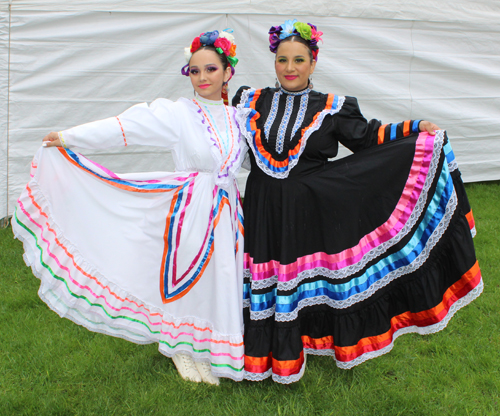 Girls in Beautiful traditional Mexican clothing