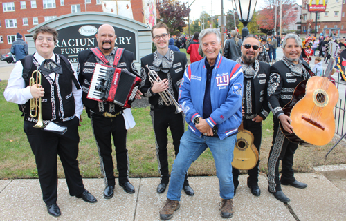 Jim Craciun with Mariachi Santa Cecilia
