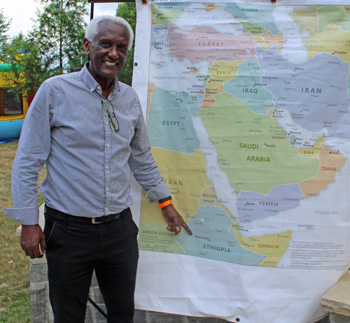 Aklilu Demassie pointing to Ethiopia