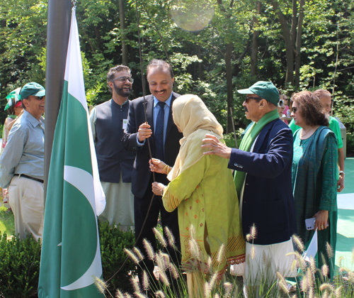 Ceremonial raising of the flag of Pakistan in the Pakistani Cultural Garden 