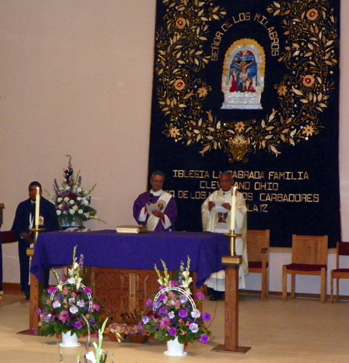Fr. Manuel de Jesus Cordova and Deacon Ignacio Miranda on altar