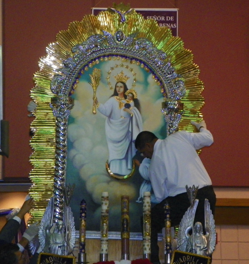 Preparing the icon of the Lord of the Miracles for the Procession