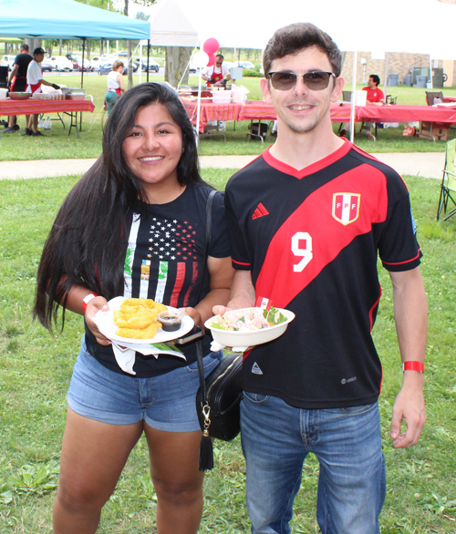 Couple at PERUCAN-OH picnic