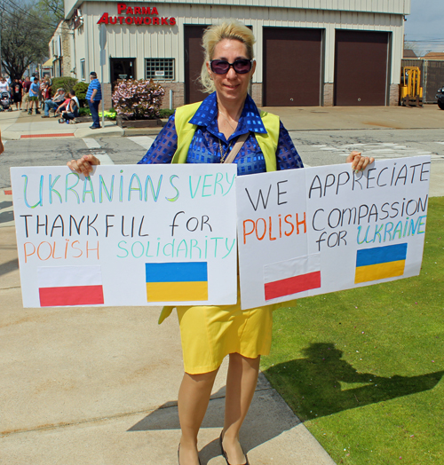 Women with signs - Solidarity with Ukraine and Poland