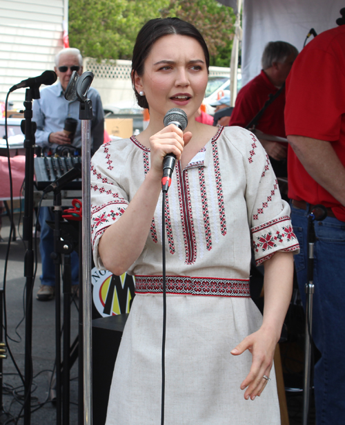 Julie Anna Gulenko sings Ukraine anthem