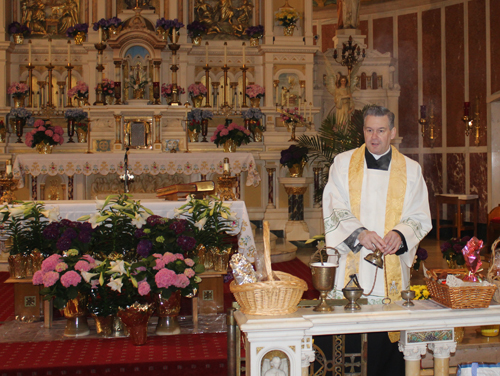 Fr. Eric Orzech blessing the foods