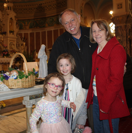 Parishioner John Niedzialek and wife and granddaughters