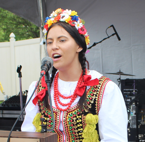 Elizabeth Suhak leading Polish national anthem