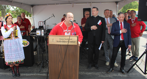 Walter Borkowski leading US national anthem