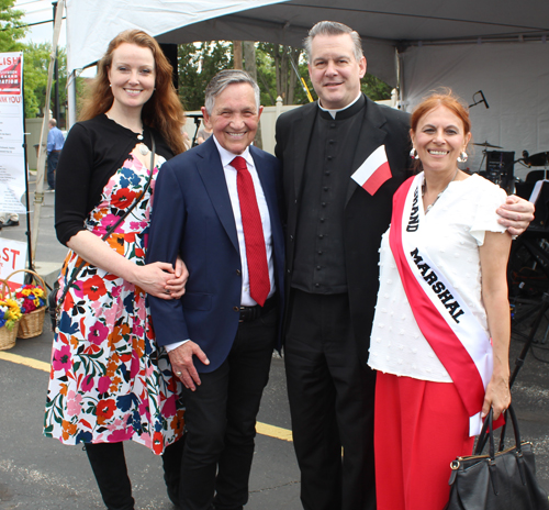 Elizabeth and Dennis Kucnincih, Fr. Orzech and Ewa Wiechec