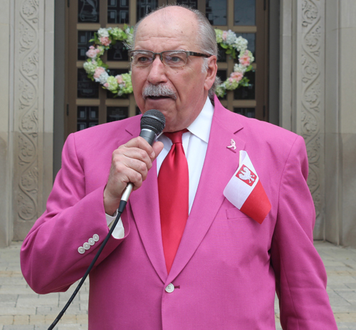 Bruce Kalinowski announcing the Parade