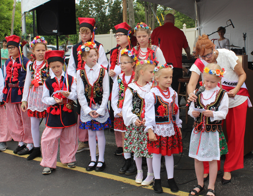 Youngsters from Henryk Sienkiewicz School recited poems in Polish