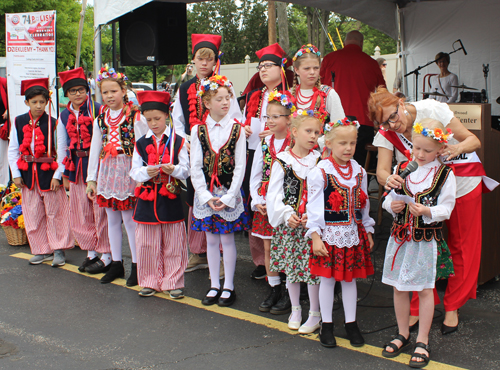 Youngsters from Henryk Sienkiewicz School recited poems in Polish