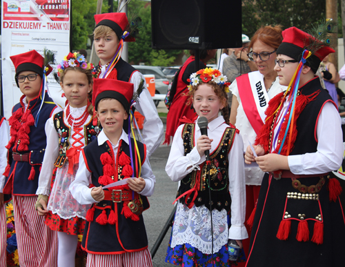 Youngsters from Henryk Sienkiewicz School recited poems in Polish