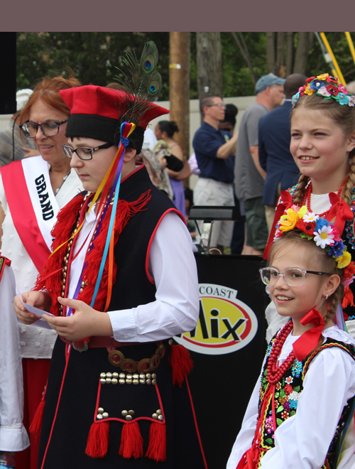 Youngsters from Henryk Sienkiewicz School recited poems in Polish