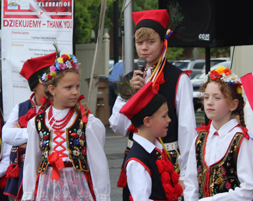 Youngsters from Henryk Sienkiewicz School recited poems in Polish