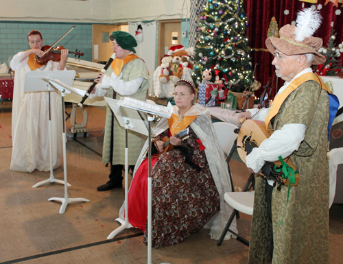 Cleveland Opera quartet singing Polish Christmas songs