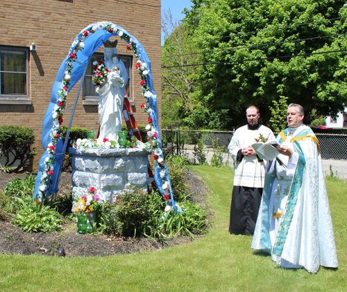 May Crowning at St Casimir Church - Fr Eric Orzech
