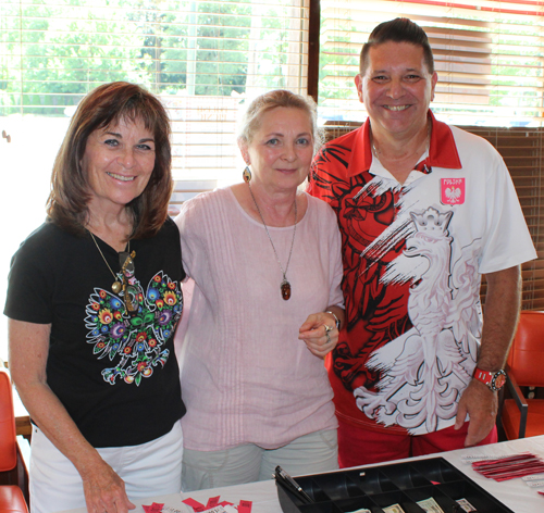 Ray Vargas with volunteers