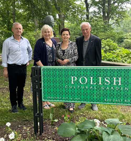  Agata Wojno took this photo of Darek Wojno, Executive Director of the PACC, Connie Adams, director of Polish Cultural Garden, Consul Jurkowska and Gene Bak founder and immediate past director of PACC