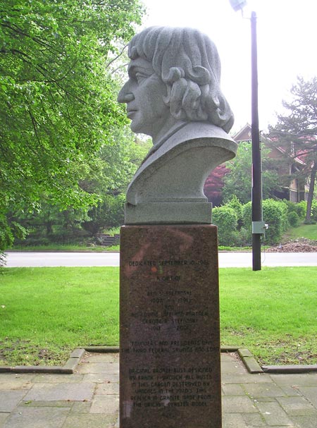 Nicoluas Copernicus statue in Polish Cultural Garden in Cleveland, Ohio (photos by Dan Hanson)