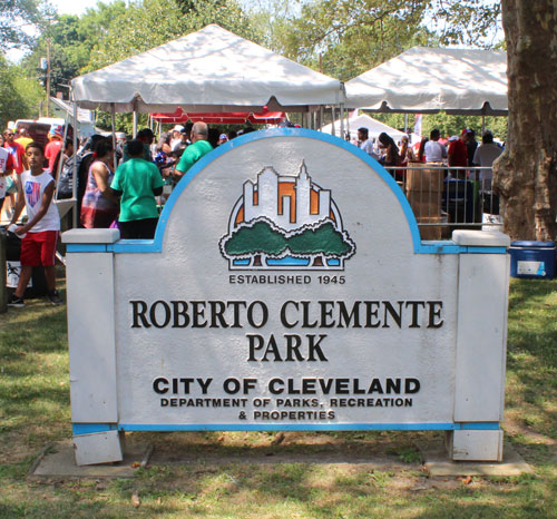 Roberto Clemente Park sign