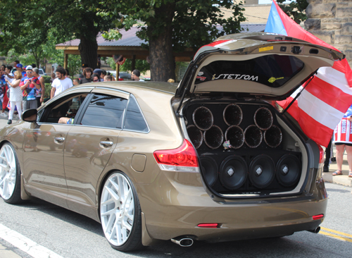 Cool car in the 2023 Cleveland Puerto Rican Parade