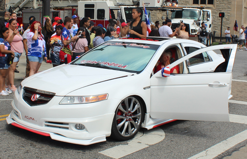 Cool car in the 2023 Cleveland Puerto Rican Parade