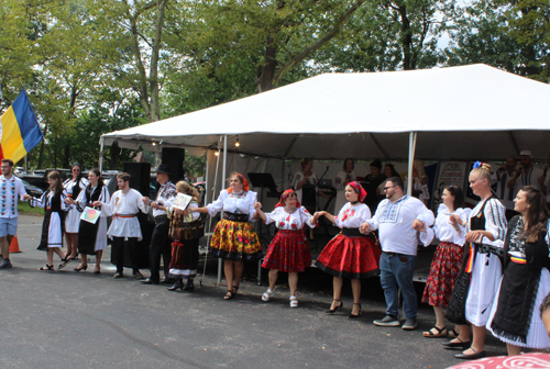Romanian circle dance