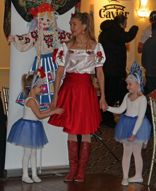 Alena Reshetnikova from the Paprika Dance Ensemble with two young girls