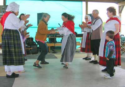 Welsh Country Dancers of Central Ohio - led by Donna Boyce