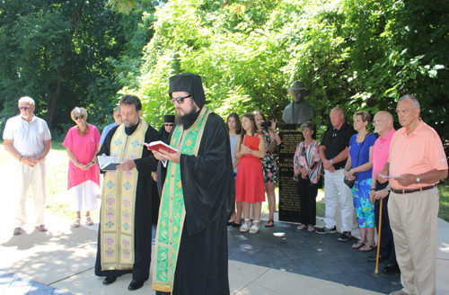 Blessing the bust of Jovan Ducic