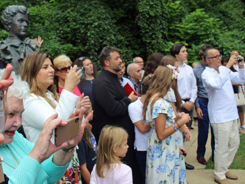 Crowd at Djokovic bust unveiling