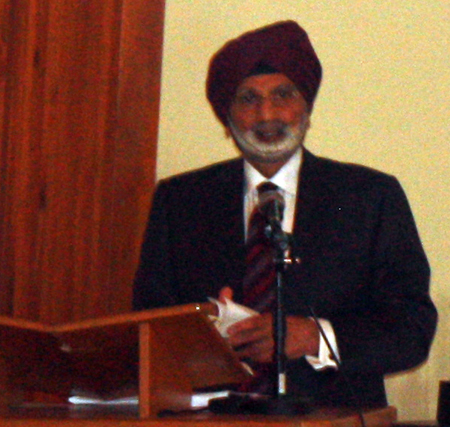 Ratanjit Singh Sondhe at podium