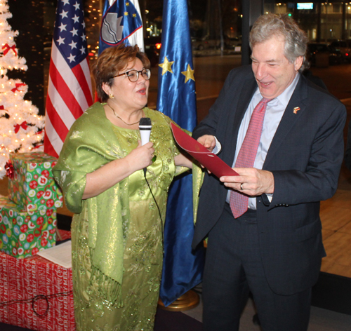 Consul General Alenka Jerak with awardee Thomas Kastelic