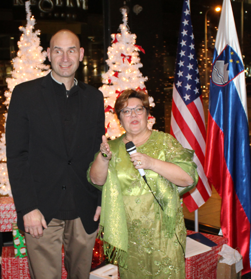 Consul General Alenka Jerak with awardee Tom Percic 