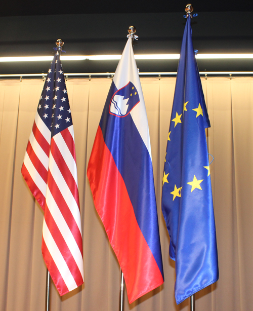 US an Slovenia Flags