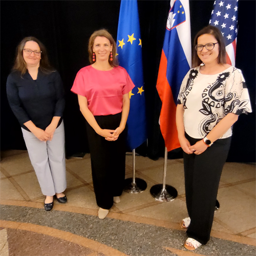 Suzana Cesarek and staff