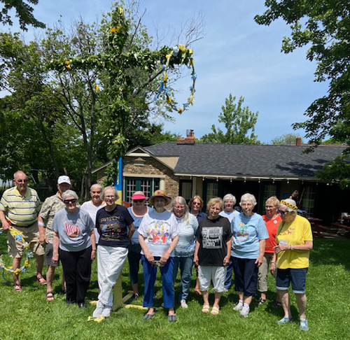 Maypole decorators