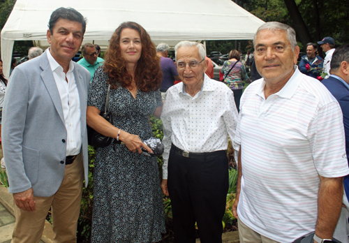 Syrian Cultural Garden attendees