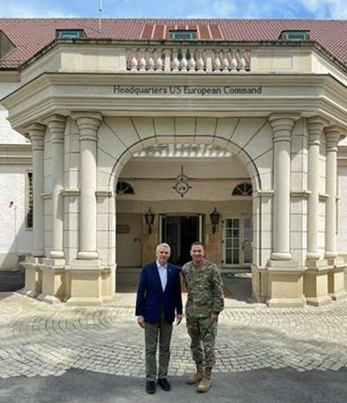 Senator Rob Portman with US troops