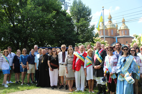 Ukrainian Independence Ceremony crowd