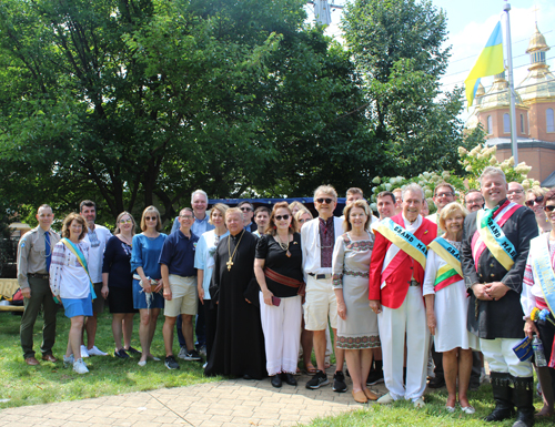 Ukrainian Independence Ceremony crowd