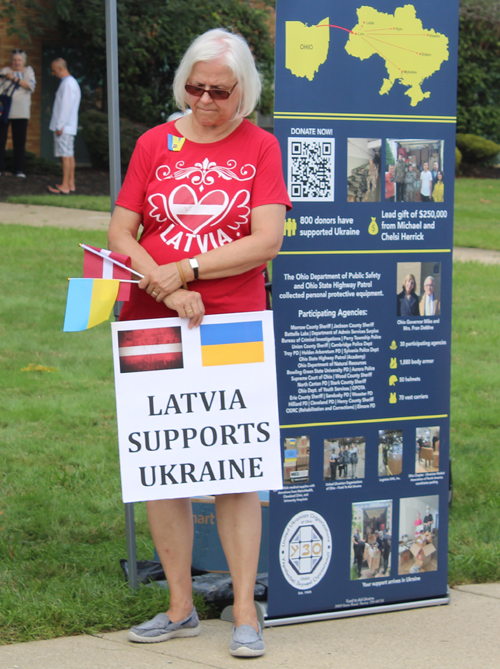 Ukrainian Independence Ceremony crowd