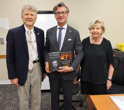 UUOhio President George Jaskiw, Ambassador Varvuolis and Honorary Consul Ingrida Bublys